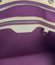 Load image into Gallery viewer, Louis Vuitton Brea MM vernis monogram rouge fauviste
