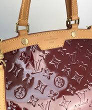 Load image into Gallery viewer, Louis Vuitton Brea MM vernis monogram rouge fauviste