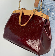 Load image into Gallery viewer, Louis Vuitton Brea MM vernis monogram rouge fauviste