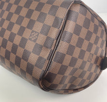 Load image into Gallery viewer, Louis Vuitton speedy 25 damier ebene