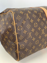 Load image into Gallery viewer, Louis Vuitton keepall 50 in monogram canvas