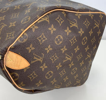Load image into Gallery viewer, Louis Vuitton keepall 50 in monogram canvas