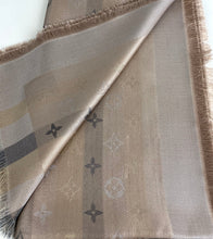 Load image into Gallery viewer, Louis Vuitton so shine monogram shawl