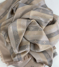 Load image into Gallery viewer, Louis Vuitton so shine monogram shawl