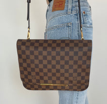 Load image into Gallery viewer, Louis Vuitton Hoxton GM