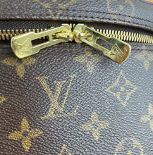 Load image into Gallery viewer, Louis Vuitton Nice vanity/ travel case with strap
