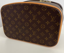 Load image into Gallery viewer, Louis Vuitton Nice vanity/ travel case with strap