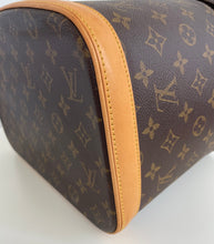 Load image into Gallery viewer, Louis Vuitton Nice vanity/ travel case with strap