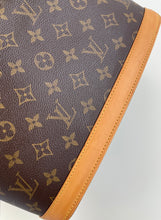 Load image into Gallery viewer, Louis Vuitton Nice vanity/ travel case with strap