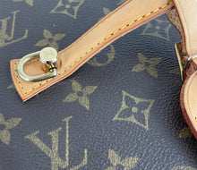 Load image into Gallery viewer, Louis Vuitton Nice vanity/ travel case with strap