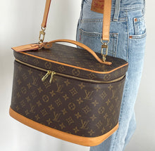 Load image into Gallery viewer, Louis Vuitton Nice vanity/ travel case with strap