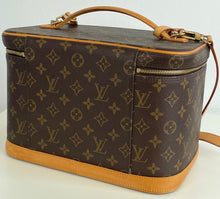 Load image into Gallery viewer, Louis Vuitton Nice vanity/ travel case with strap