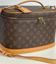 Load image into Gallery viewer, Louis Vuitton Nice vanity/ travel case with strap