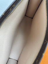 Load image into Gallery viewer, Louis Vuitton toiletry pouch 26 with insert