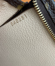 Load image into Gallery viewer, Louis Vuitton toiletry pouch 26 with insert