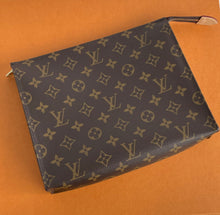 Load image into Gallery viewer, Louis Vuitton toiletry pouch 26 with insert