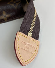 Load image into Gallery viewer, Louis Vuitton toiletry pouch 26 with insert
