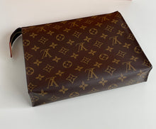 Load image into Gallery viewer, Louis Vuitton toiletry pouch 26 with insert
