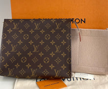 Load image into Gallery viewer, Louis Vuitton toiletry pouch 26 with insert