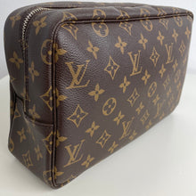 Load image into Gallery viewer, Louis Vuitton trousse toilette 28