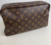 Load image into Gallery viewer, Louis Vuitton trousse toilette 28