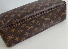 Load image into Gallery viewer, Louis Vuitton trousse toilette 28