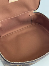 Load image into Gallery viewer, Louis Vuitton packing cube MM monogram