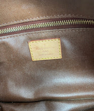Load image into Gallery viewer, Louis Vuitton toiletry 25 in monogram canvas