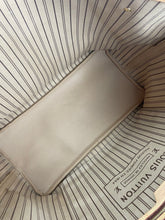 Load image into Gallery viewer, Louis Vuitton neverfull GM in monogram