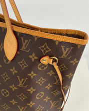 Load image into Gallery viewer, Louis Vuitton neverfull MM in monogram