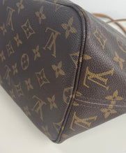 Load image into Gallery viewer, Louis Vuitton neverfull MM in monogram