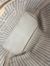 Load image into Gallery viewer, Louis Vuitton neverfull MM in monogram