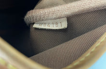 Load image into Gallery viewer, Louis Vuitton saumur 30 monogram messenger bag