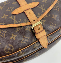 Load image into Gallery viewer, Louis Vuitton saumur 30 monogram messenger bag