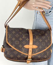 Load image into Gallery viewer, Louis Vuitton saumur 30 monogram messenger bag