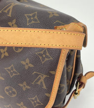 Load image into Gallery viewer, Louis Vuitton saumur 30 monogram messenger bag