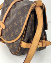 Load image into Gallery viewer, Louis Vuitton saumur 30 monogram messenger bag