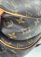 Load image into Gallery viewer, Louis Vuitton saumur 30 monogram messenger bag