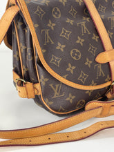 Load image into Gallery viewer, Louis Vuitton saumur 30 monogram messenger bag