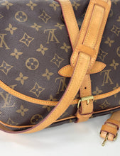 Load image into Gallery viewer, Louis Vuitton saumur 30 monogram messenger bag