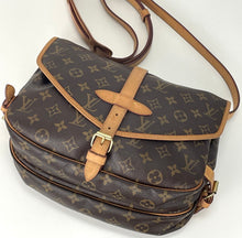 Load image into Gallery viewer, Louis Vuitton saumur 30 monogram messenger bag