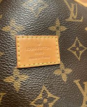 Load image into Gallery viewer, Louis Vuitton saumur 30 monogram messenger bag