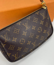Load image into Gallery viewer, Louis Vuitton pochette accessories in monogram