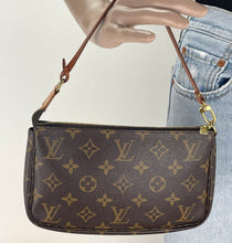 Load image into Gallery viewer, Louis Vuitton pochette accessories in monogram