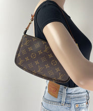 Load image into Gallery viewer, Louis Vuitton pochette accessories in monogram
