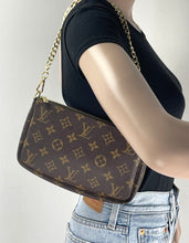 Load image into Gallery viewer, Louis Vuitton pochette accessories in monogram