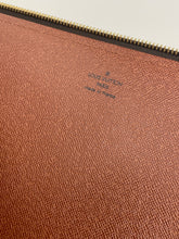 Load image into Gallery viewer, Louis Vuitton poche documents