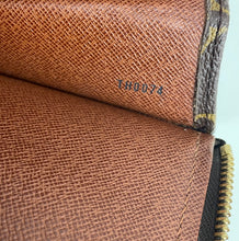 Load image into Gallery viewer, Louis Vuitton poche documents