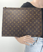 Load image into Gallery viewer, Louis Vuitton poche documents
