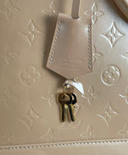 Load image into Gallery viewer, Louis Vuitton alma GM rose florentine vernis